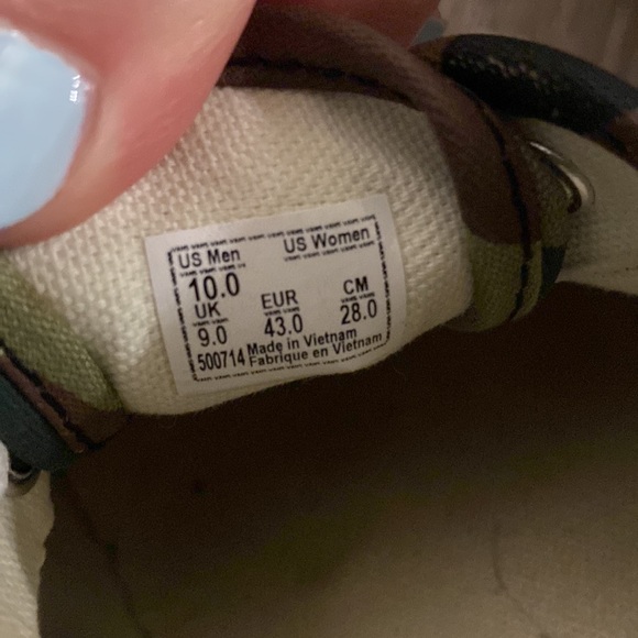 Vans - Picture 2 of 4